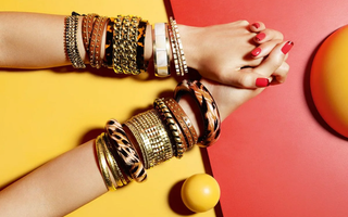 On which hand women wear a bracelet: energy of hands and features of accessories